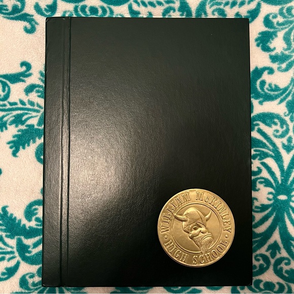 Freaks and Geeks Yearbook - Picture 2 of 7